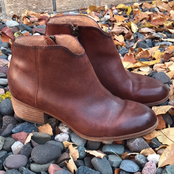 Sofft Shoes - 🍄 Sofft Coleta Brown Leather Ankle Booties